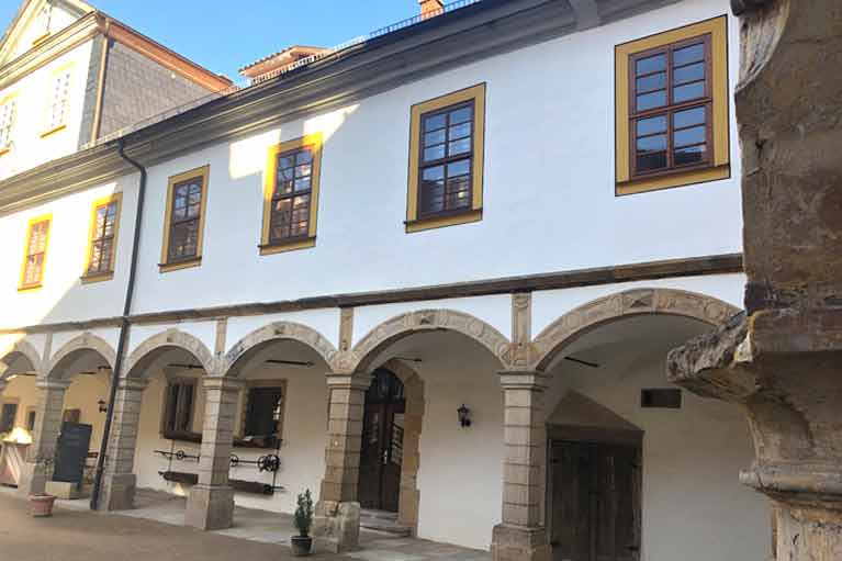 Schloss Tenneberg, Innenhof, Bogengang