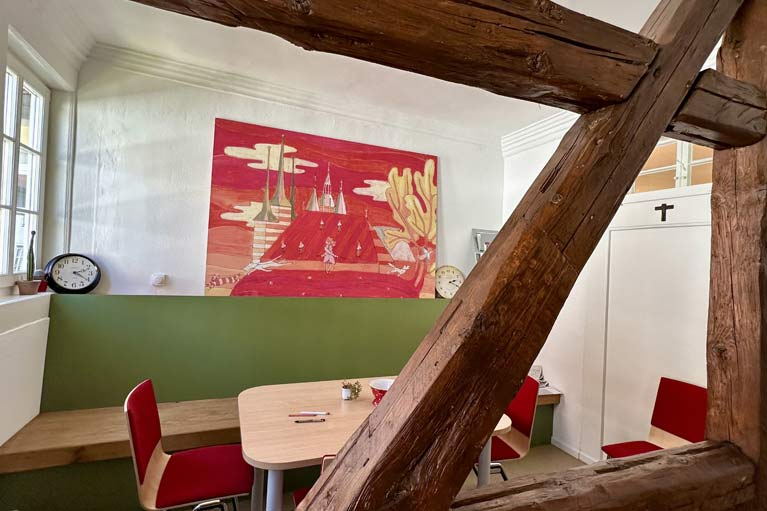 Ursulinenkloster Erfurt, Raumgestaltung mit freiliegenden Balken, der alten Bausubstanz