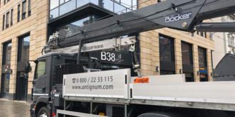 Kranfahrzeug der antignum im Einsatz in Erfurt